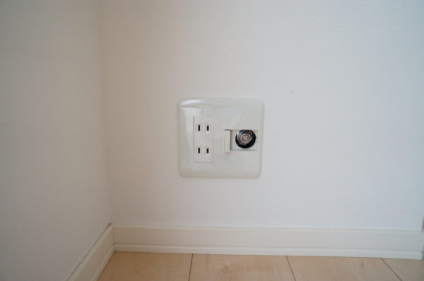 electrical-outlet_24