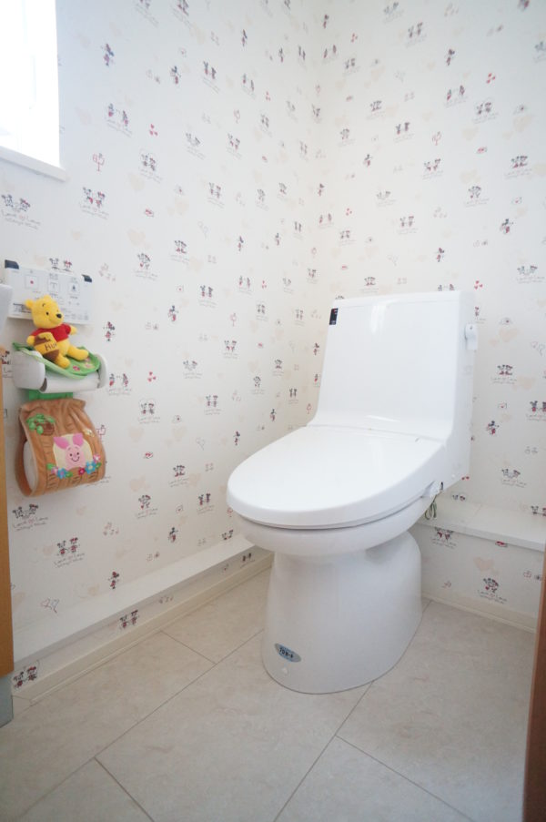 upstairs-toilet_03