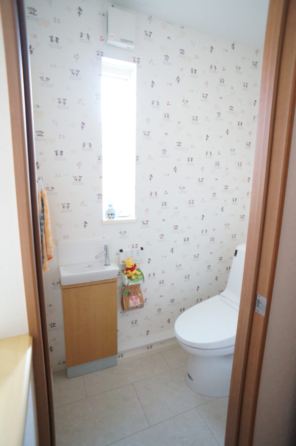 upstairs-toilet_13